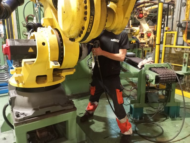 Mantenimiento preventivo de robots industriales FANUC